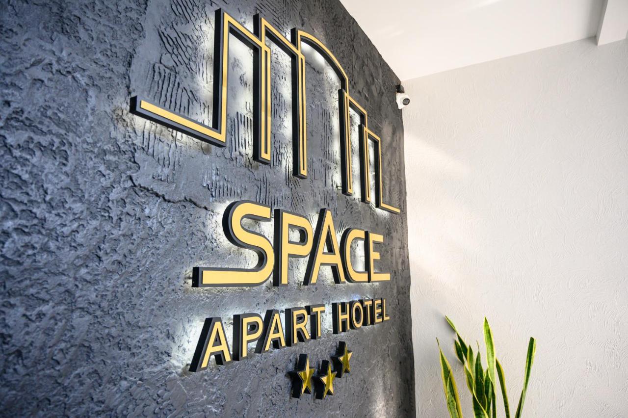 Space Apart Hotel Lutsʼk Esterno foto