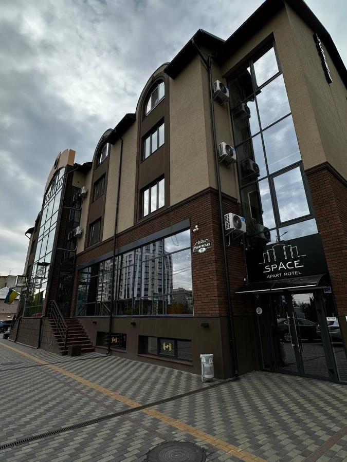 Space Apart Hotel Lutsʼk Esterno foto