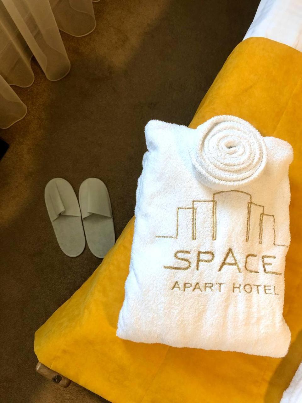 Space Apart Hotel Lutsʼk Esterno foto